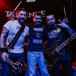 METAL: Tres profesionales de la salud liberando energía a través del Metal