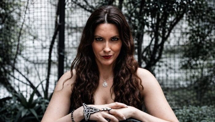Caterina Nix Caterina Nix regresa con Mortemia