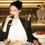 “CENA MALDITA”: Una experiencia exclusiva de Francisca Valenzuela que fusiona música y gastronomía en Amor y Pasta